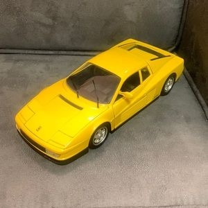 1/18 SCALE HOT WHEELS FERRARI
TESTAROSSA YELLOW